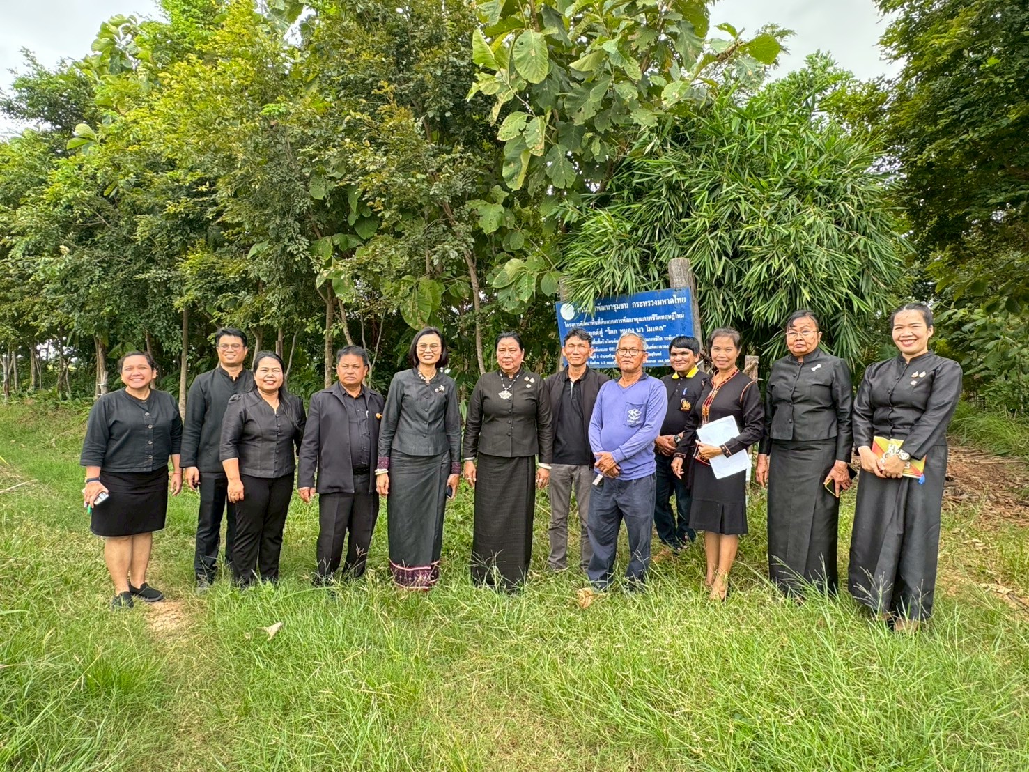 ✨พช.สุรินทร์✨  “Shopping Idea สืบสาน สร้างสรรค์ สานต่อความสำเร็จ “Surin Successful” Season 2”ภาคบ่ายผู้ตรวจราชการกรมการพัฒนาชุมชนลงพื้นที่ตรวจติดตามผลการปฏิบัติราชการตามประเด็นตรวจราชการในพื้นที่อำเภอสำโรงทาบ จังหวัดสุรินทร์