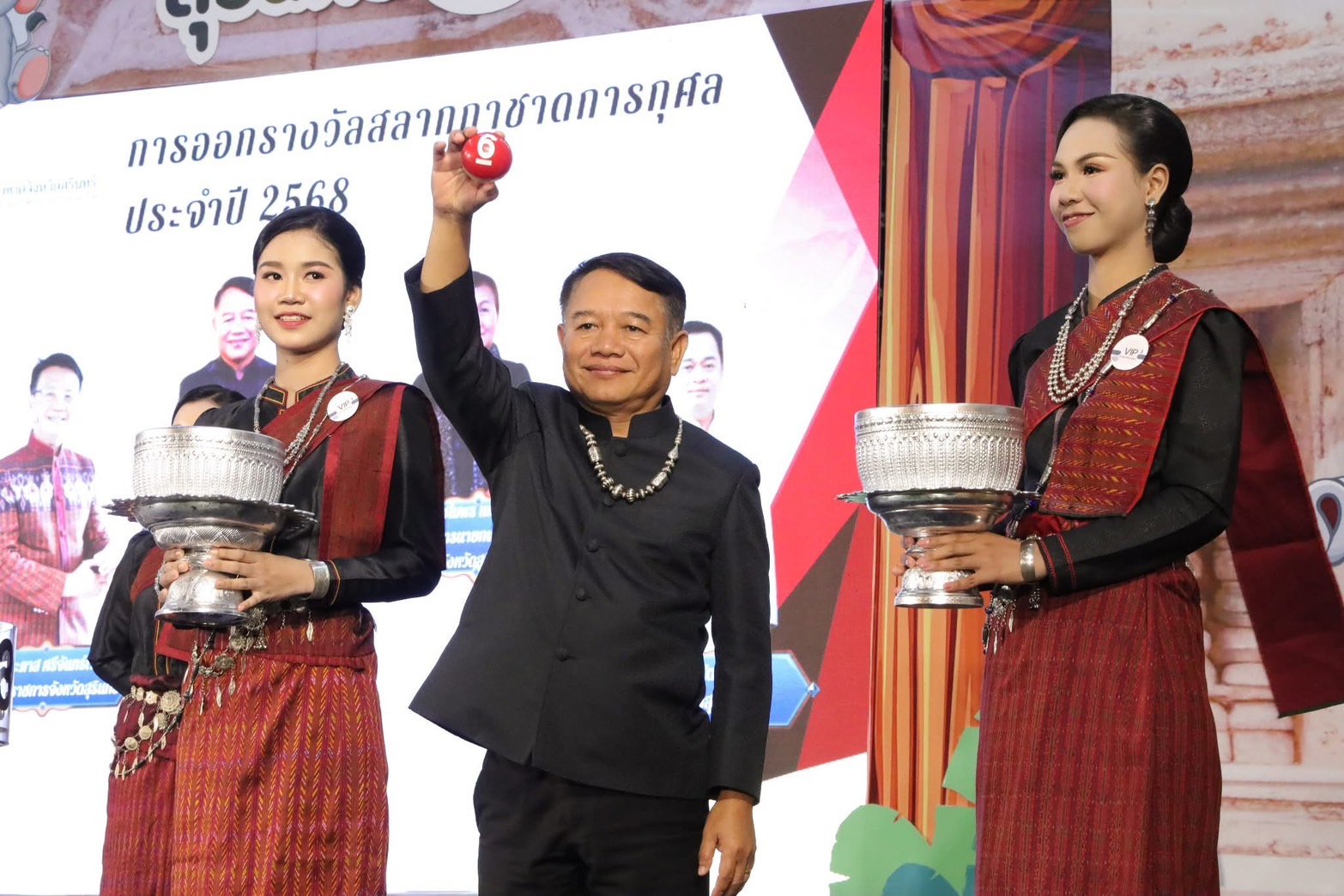 ✨พช.สุรินทร์✨  “Shopping Idea สืบสาน สร้างสรรค์ สานต่อความสำเร็จ “Surin Successful” Season 2“ ร่วมงานออกรางวัลสลากกาชาดการกุศล จังหวัดสุรินทร์ ประจำปี 2568