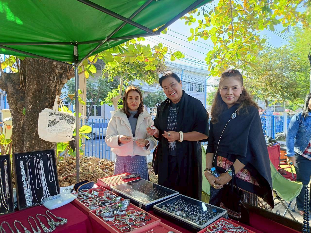 ✨พช.สุรินทร์✨  “Shopping Idea สืบสาน สร้างสรรค์ สานต่อความสำเร็จ “Surin Successful” Season 2” 📣(S)(U)(R)(I)(N) เมืองเกษตรอินทรีย์ ศูนย์เศรษฐกิจชายแดน ท่องเที่ยววิถีสุรินทร์ ประชาชน มีคุณภาพชีวิตที่ดี