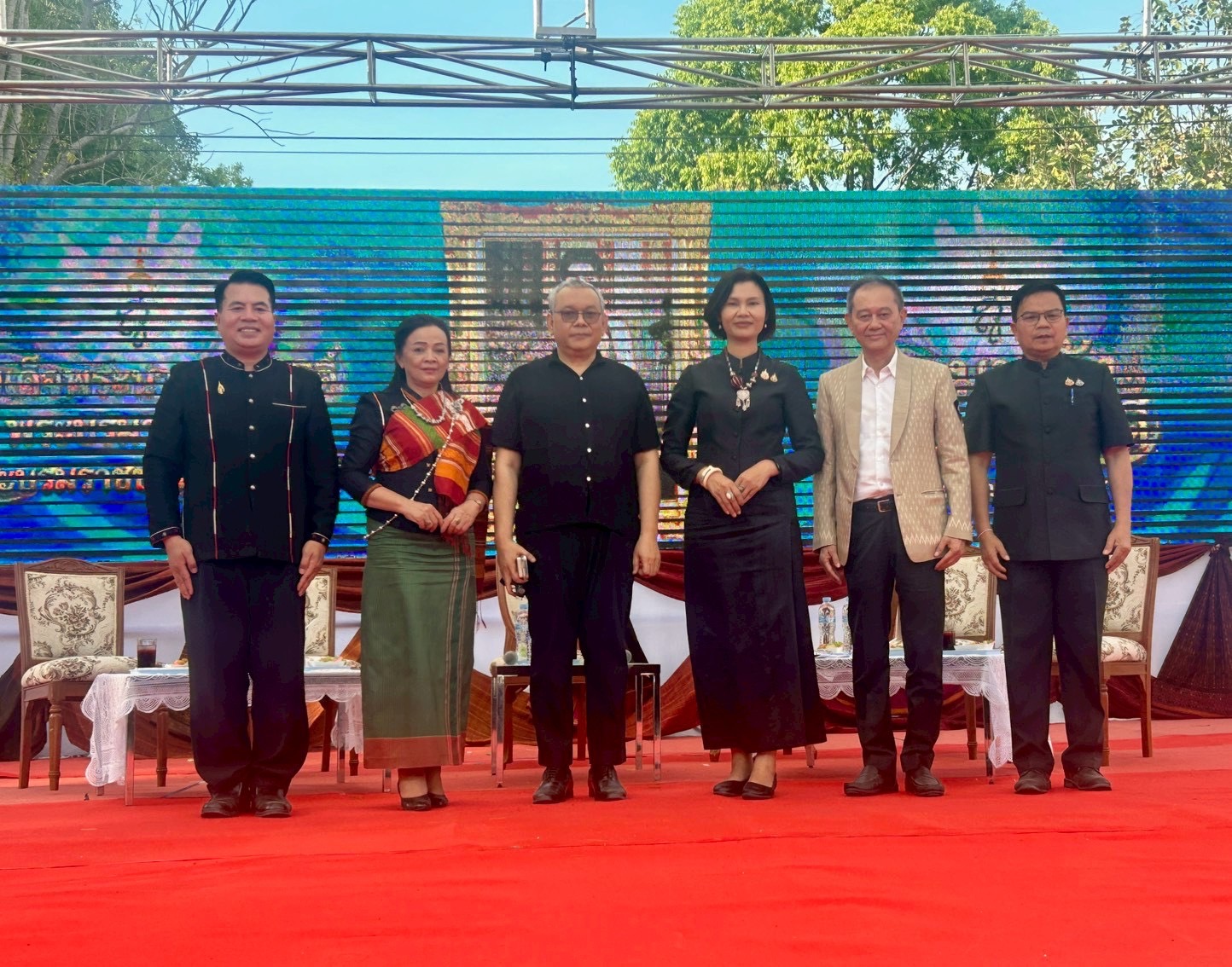  พช.สุรินทร์ ร่วมกิจกรรม “รวมพลังแห่งความภักดี” ถวายเป็นพระราชกุศลแด่สมเด็จพระนางเจ้าสิริกิติ์ พระบรมราชินีนาถ พระบรมราชชนนีพันปีหลวง