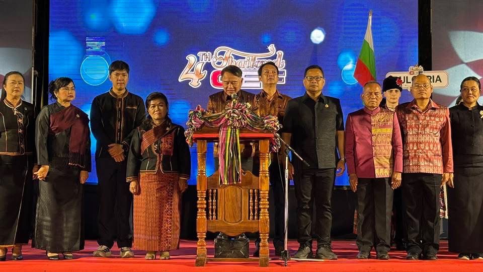 พช.สุรินทร์ ร่วมพิธีเปิดงาน "อำปึลเชียงปุมแฟร์ และเทศกาลแลกเปลี่ยนศิลปวัฒนธรรม" พัฒนาต่อยอดภูมิปัญญาผ้าไหมลายอำปึลเชียงปุมและแหล่งท่องเที่ยวทางวัฒนธรรมให้แพร่หลายยิ่งขึ้น