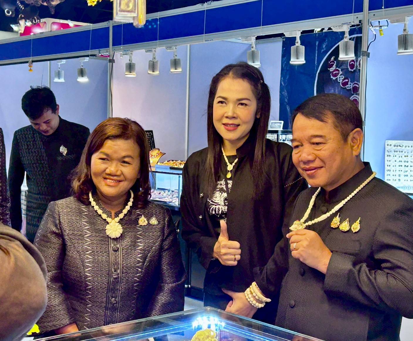 ผู้ว่าราชการจังหวัดสุรินทร์ ร่วมพิธีเปิดงาน OTOP Midyear 2026 อย่างยิ่งใหญ่ ชวนคนไทยส่งเสริมสินค้าไทย สร้างรายได้ชุมชน กระตุ้นเศรษฐกิจฐานราก