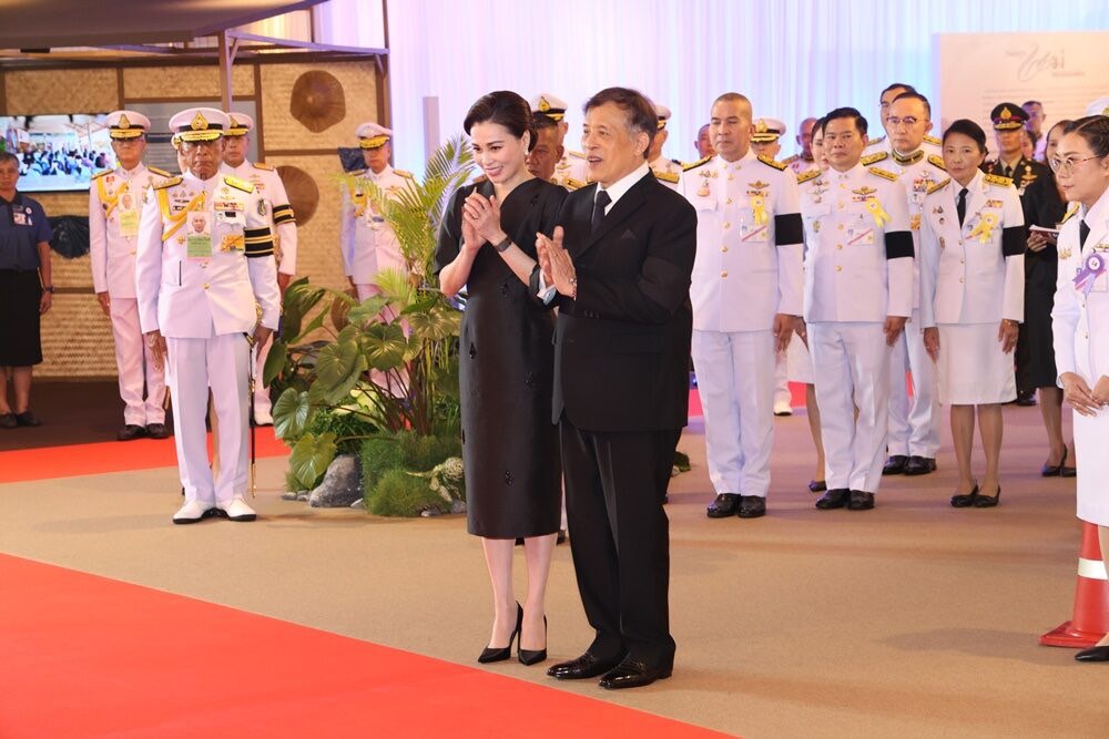 จังหวัดสุรินทร์ ร่วมเฝ้าทูลละอองธุลีพระบาทรับเสด็จฯ และรับพระราชทานเงินขวัญถุงกองทุนแม่ของแผ่นดิน ในงานมหกรรมกองทุนแม่ของแผ่นดิน ประจำปี 2569